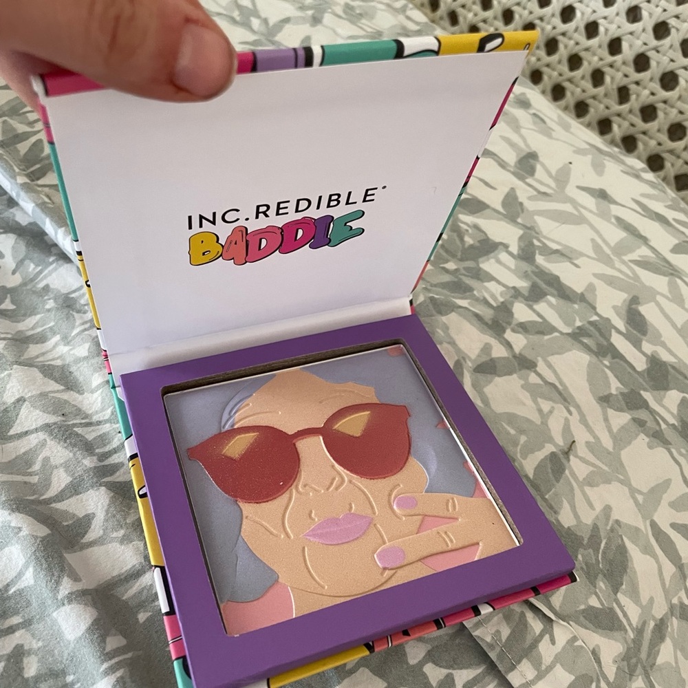 Baddie Winkle Highlighter Powder